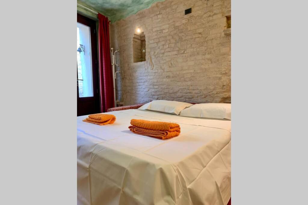 Апартаменты La Grotta - Casa Con Grotta Sotterranea Monterubbiano Экстерьер фото